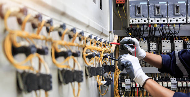 Professional Electrician technician working in Alondra Park, CA